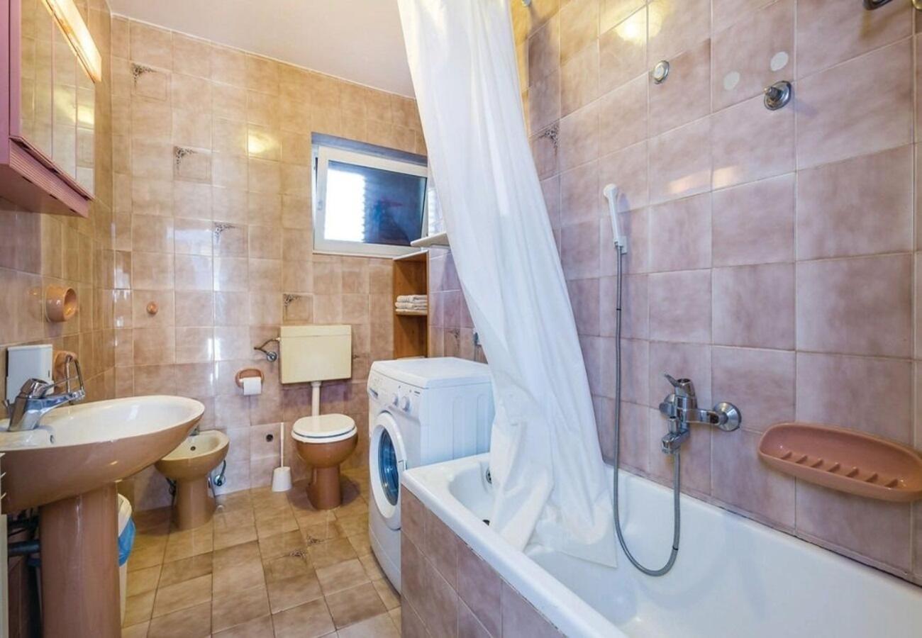 Apartment Dari Ловран Екстериор снимка