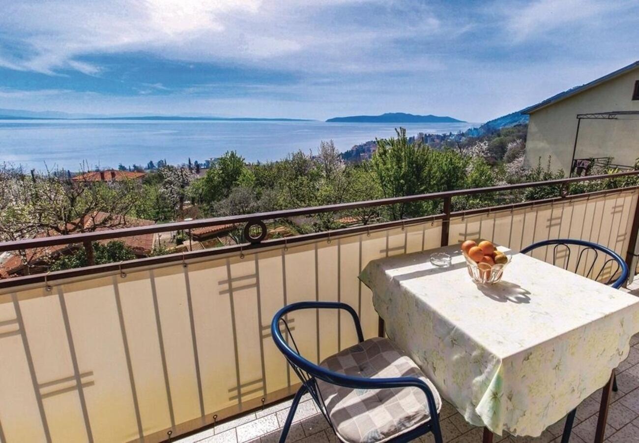 Apartment Dari Ловран Екстериор снимка